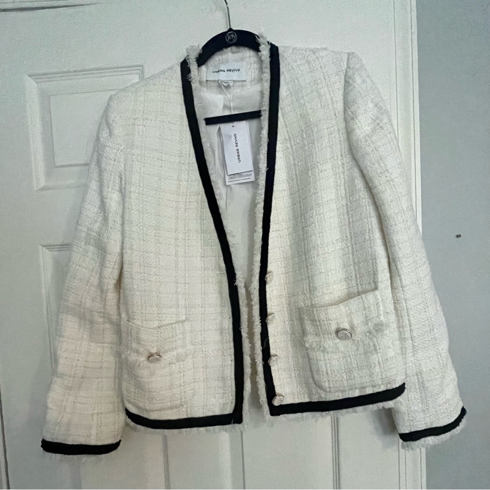 Urban Revivo | Raw Trim Contrast
Trim Tweed Jacket